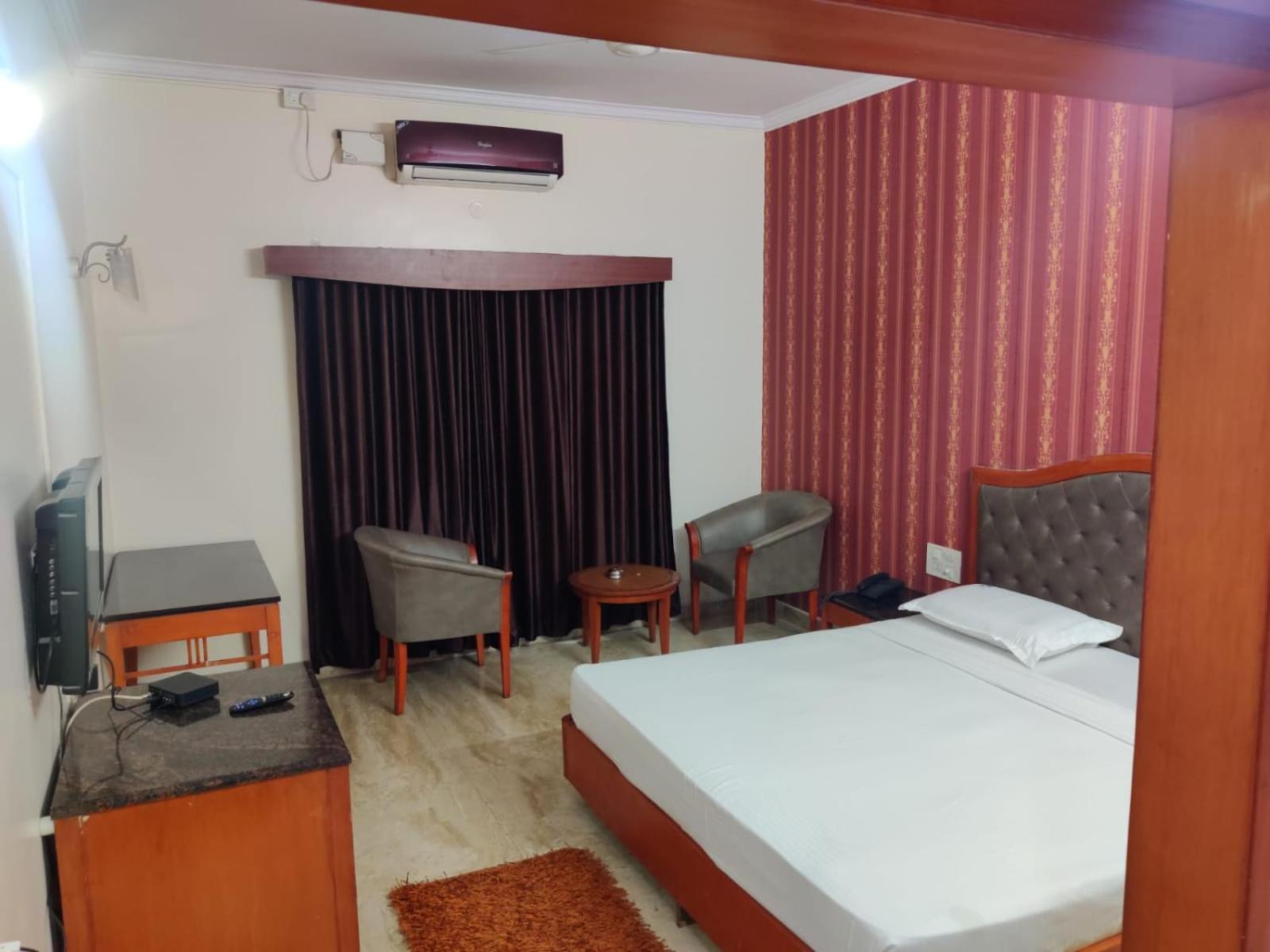 OYO 592 Hotel Chetan International Bangalore Esterno foto