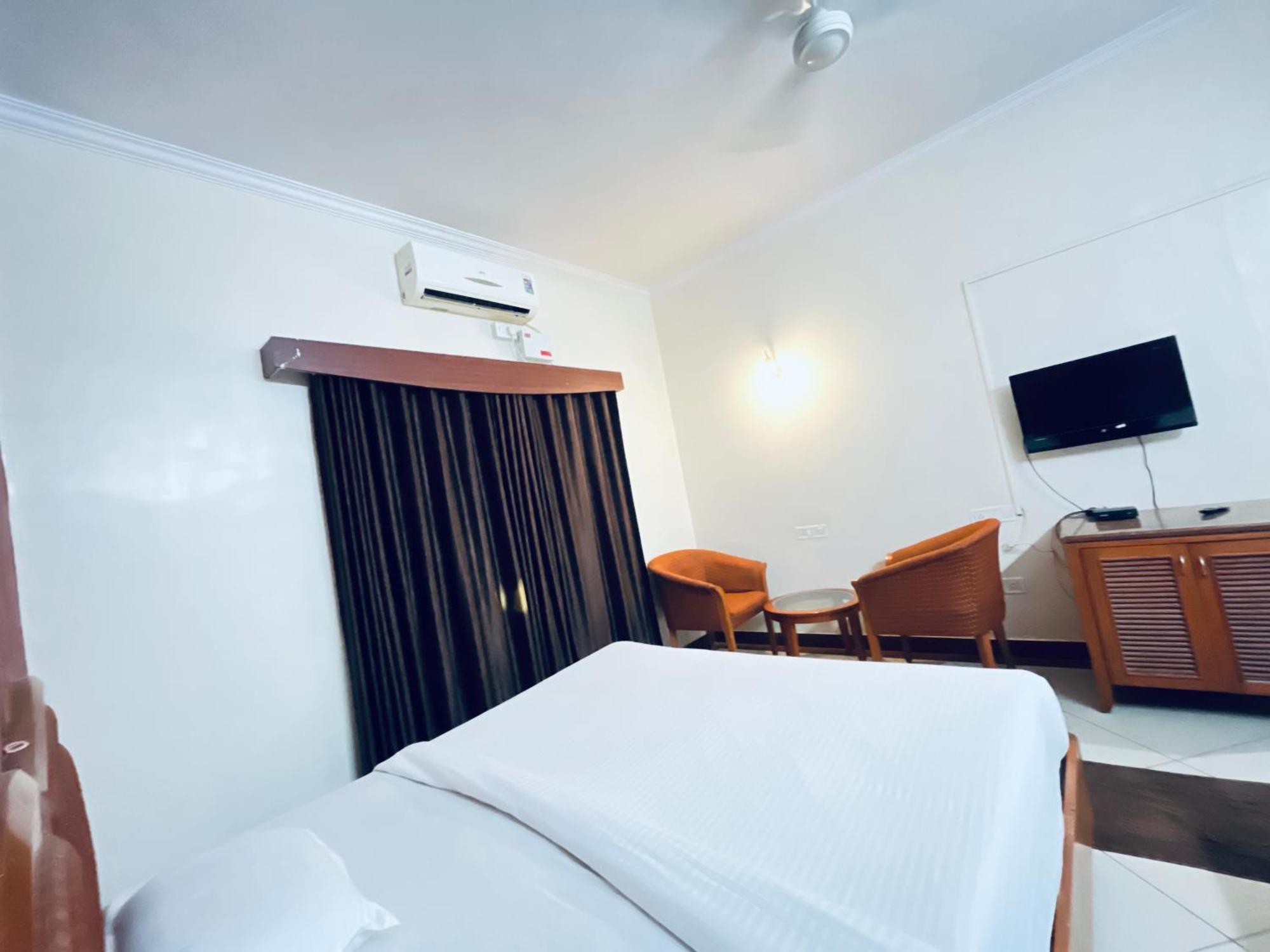 OYO 592 Hotel Chetan International Bangalore Esterno foto