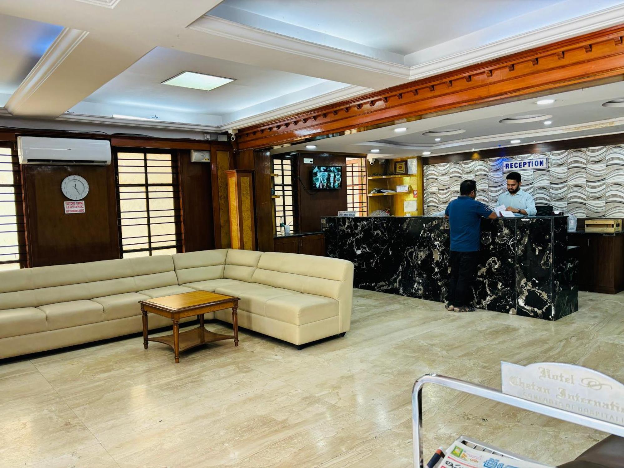 OYO 592 Hotel Chetan International Bangalore Esterno foto