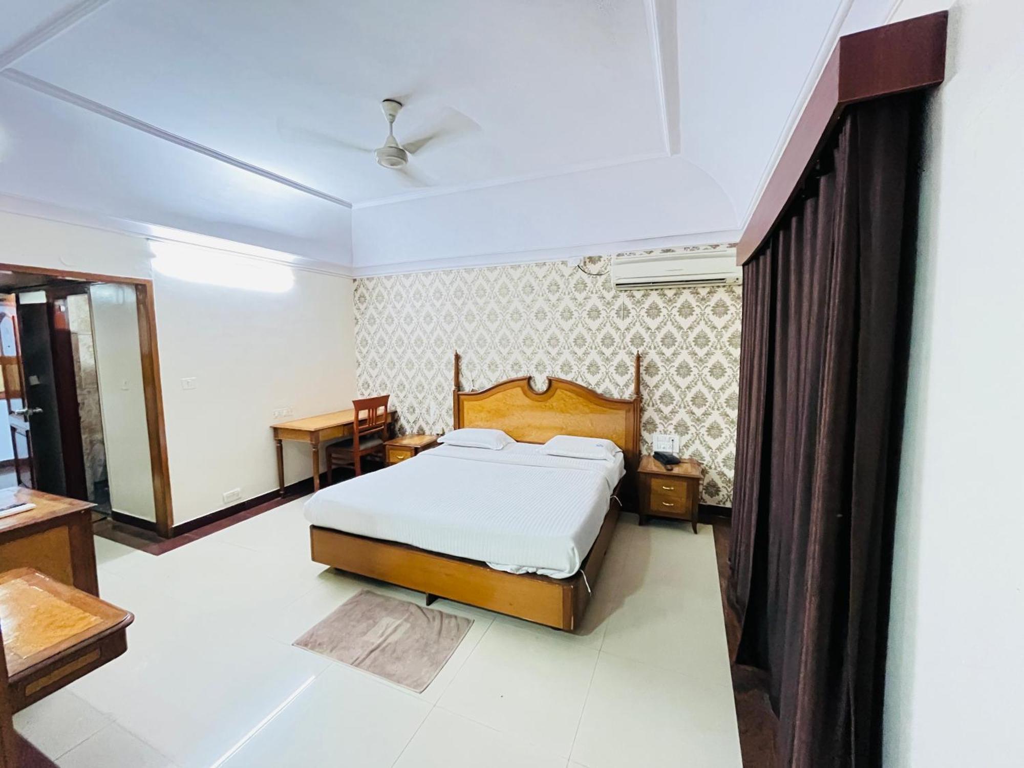 OYO 592 Hotel Chetan International Bangalore Esterno foto