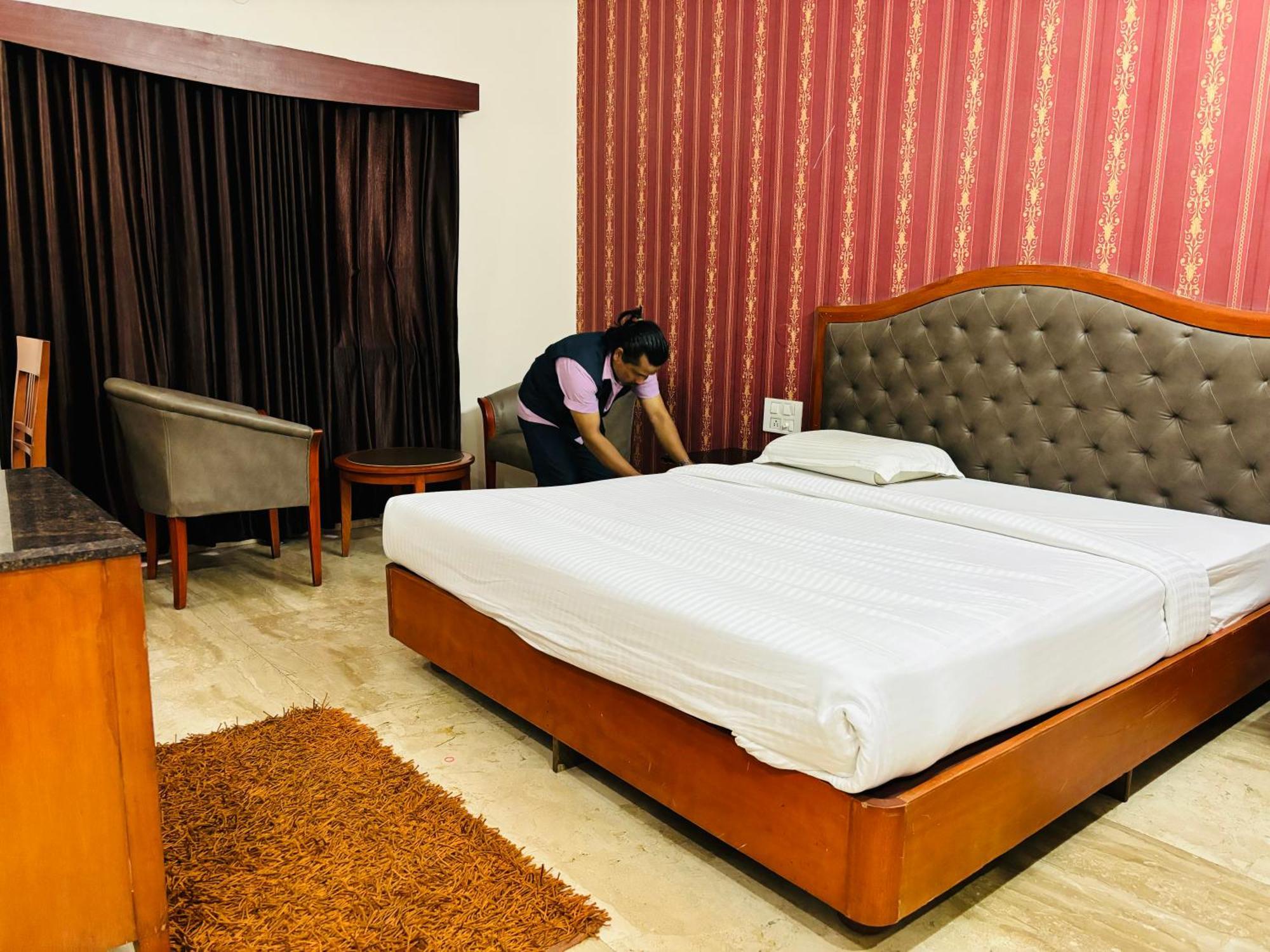 OYO 592 Hotel Chetan International Bangalore Esterno foto