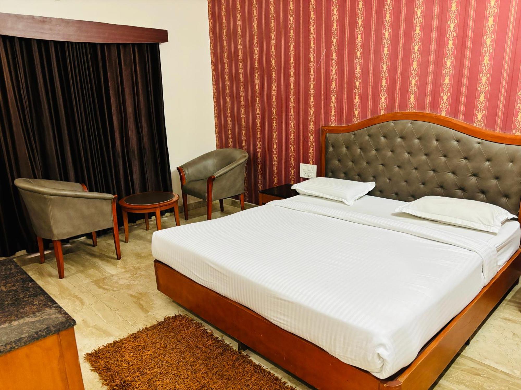 OYO 592 Hotel Chetan International Bangalore Esterno foto