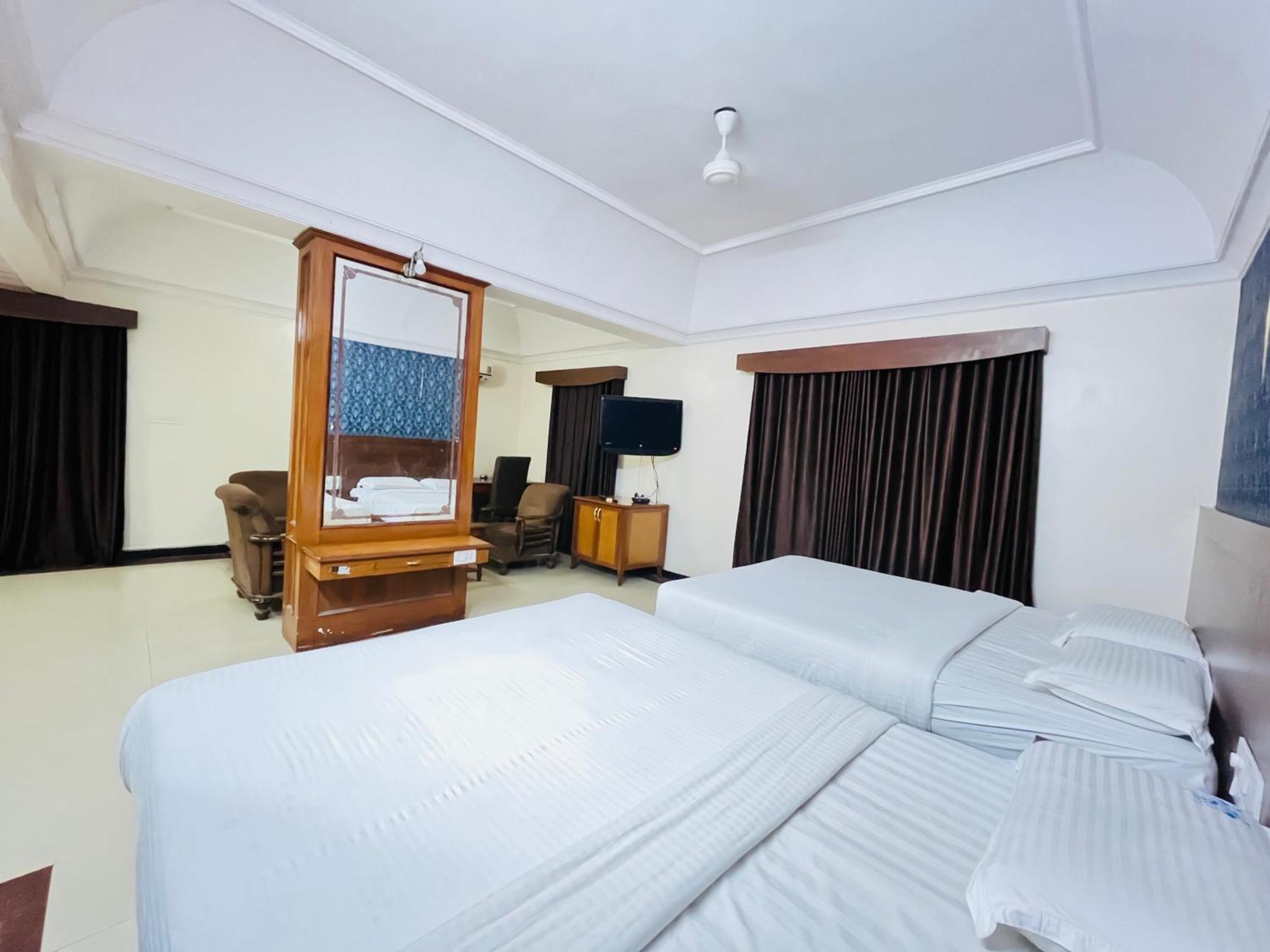 OYO 592 Hotel Chetan International Bangalore Esterno foto