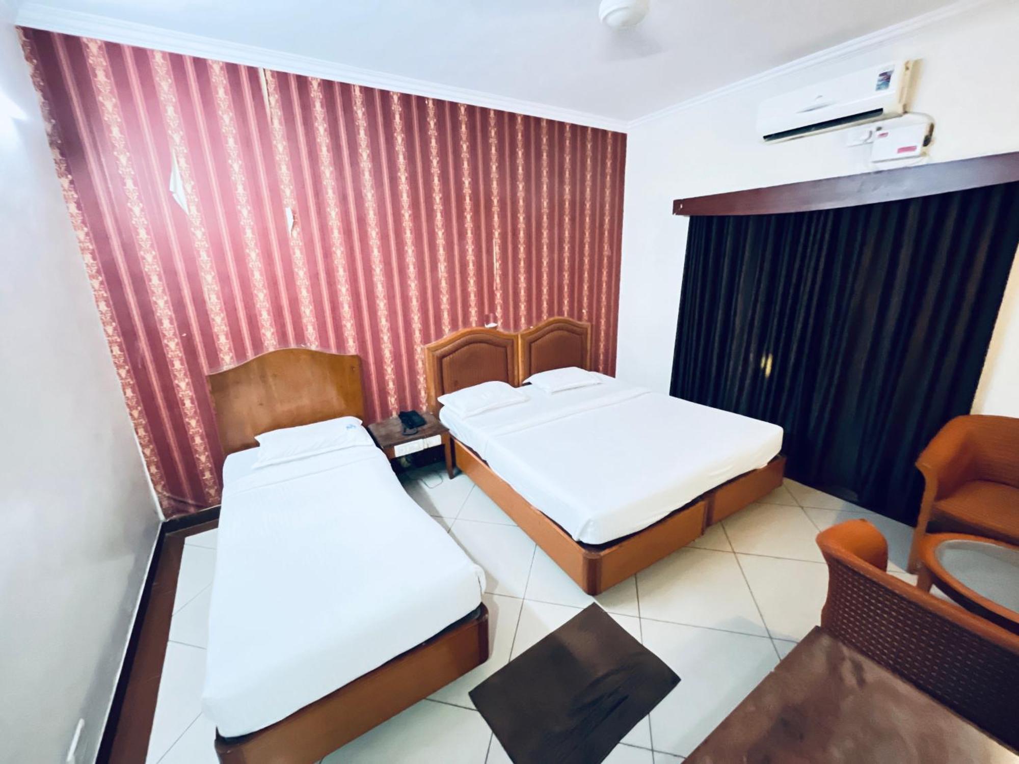 OYO 592 Hotel Chetan International Bangalore Esterno foto