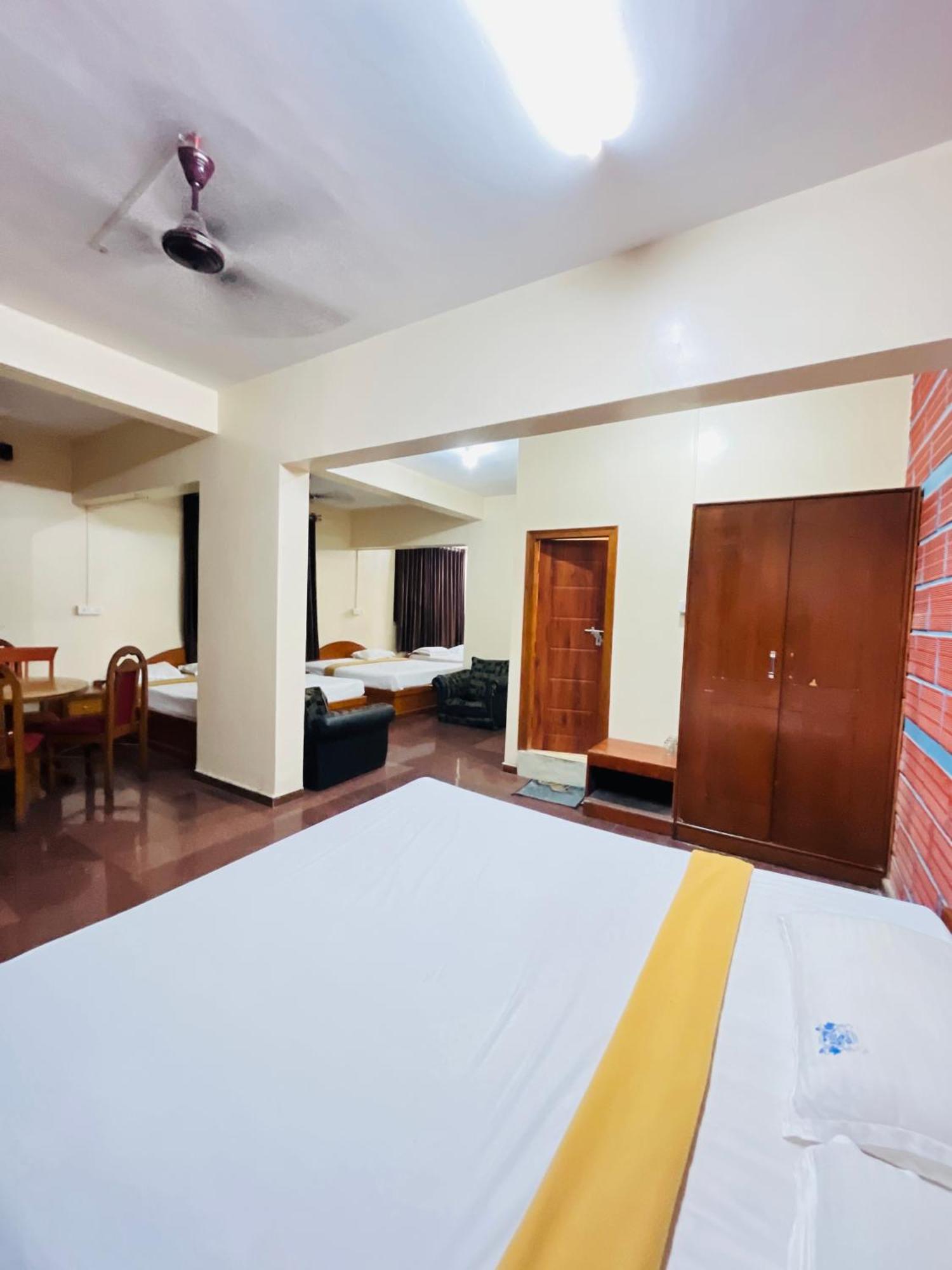 OYO 592 Hotel Chetan International Bangalore Esterno foto