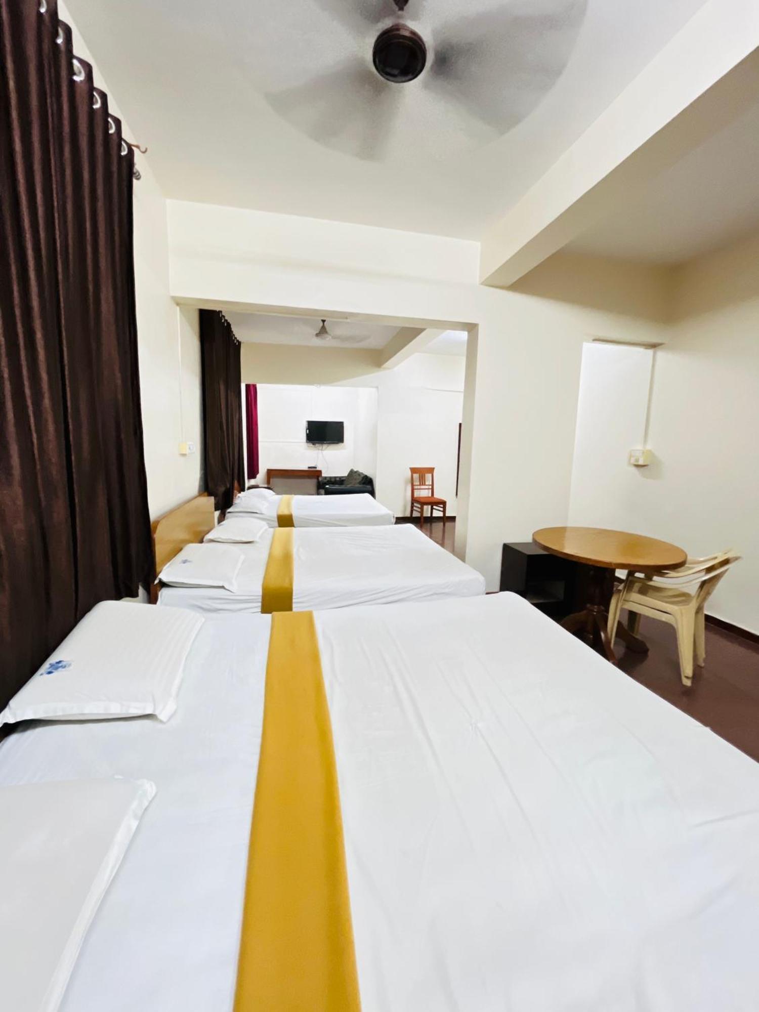OYO 592 Hotel Chetan International Bangalore Esterno foto