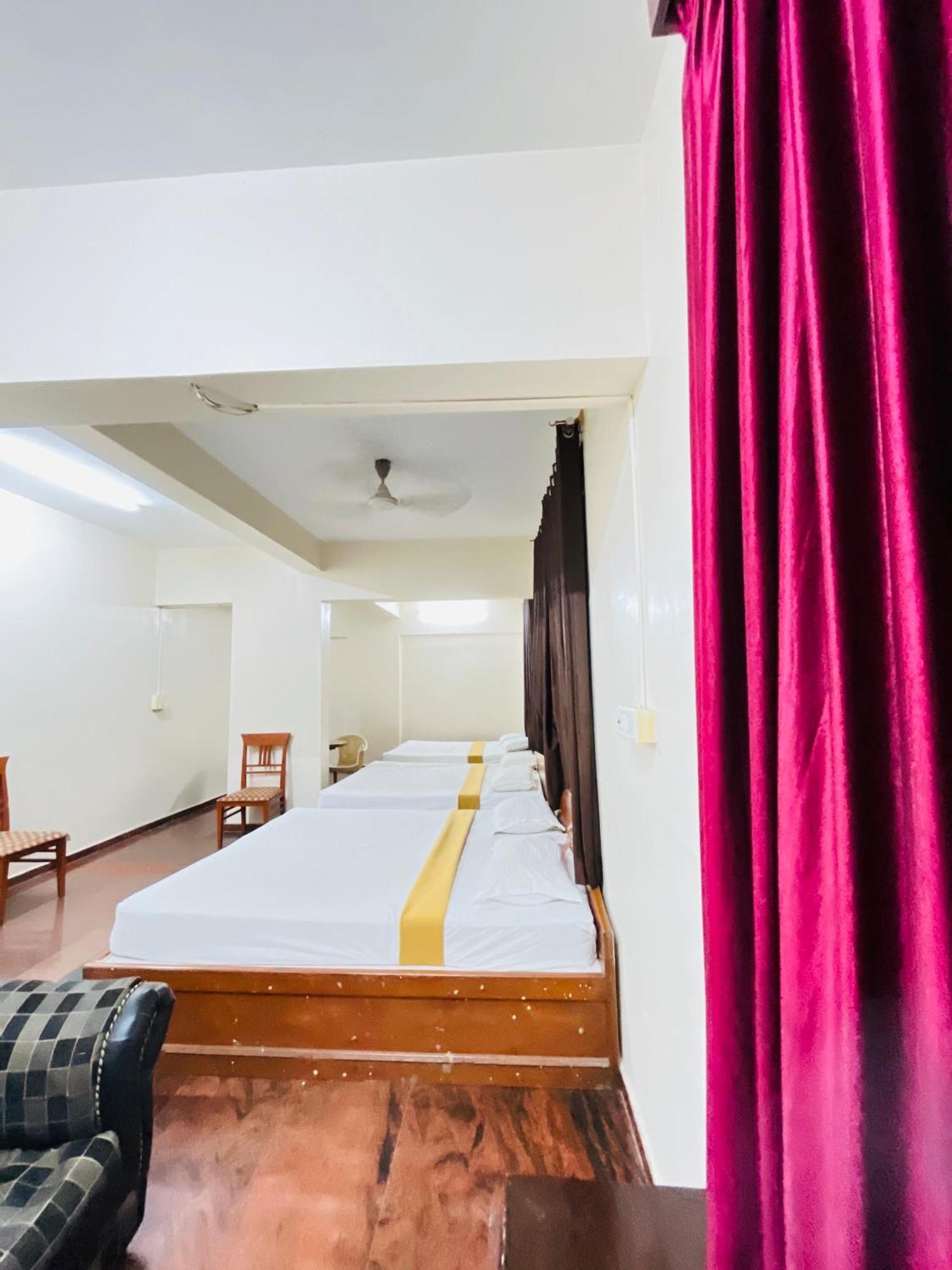 OYO 592 Hotel Chetan International Bangalore Esterno foto