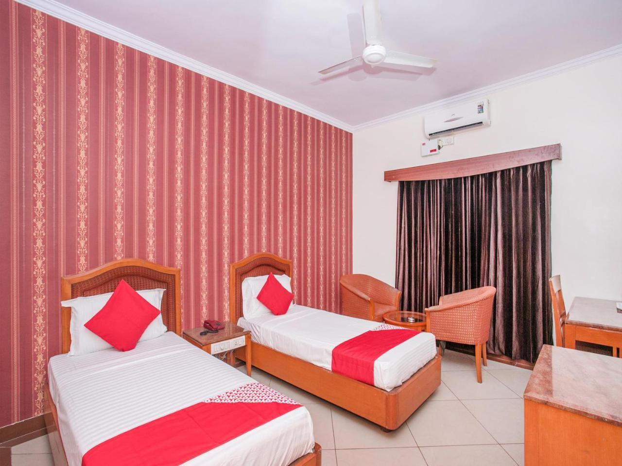 OYO 592 Hotel Chetan International Bangalore Esterno foto