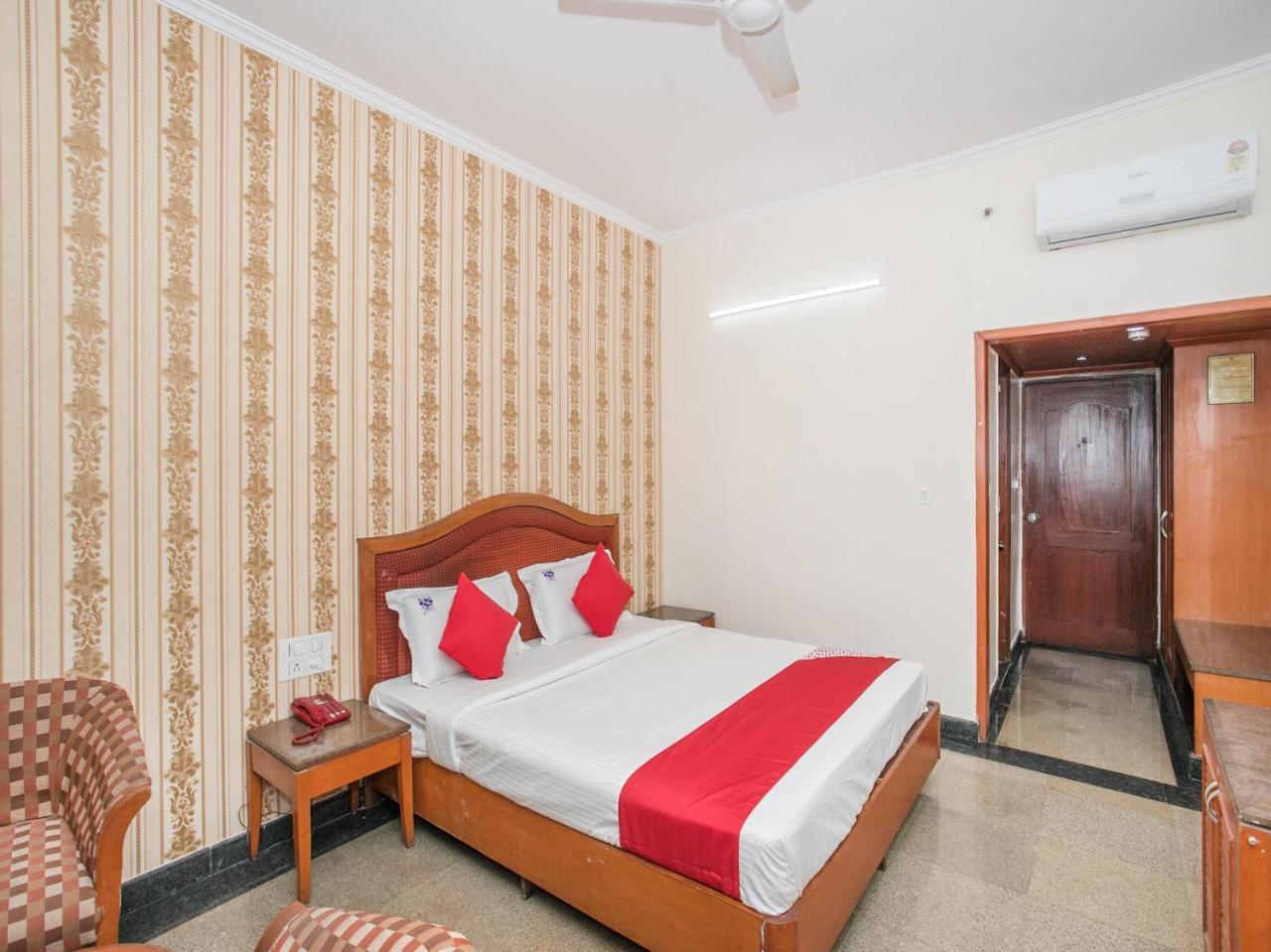 OYO 592 Hotel Chetan International Bangalore Esterno foto