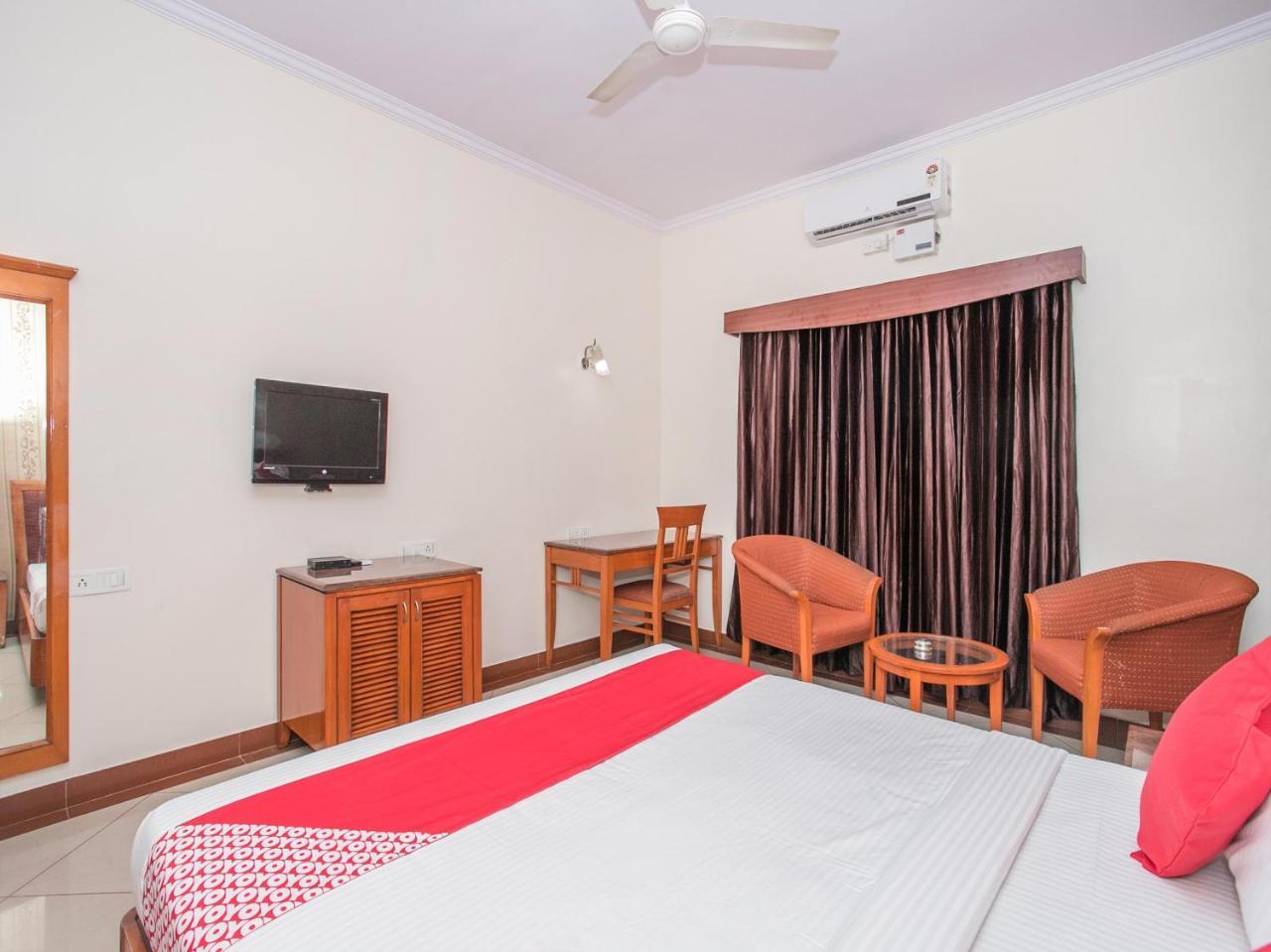 OYO 592 Hotel Chetan International Bangalore Esterno foto