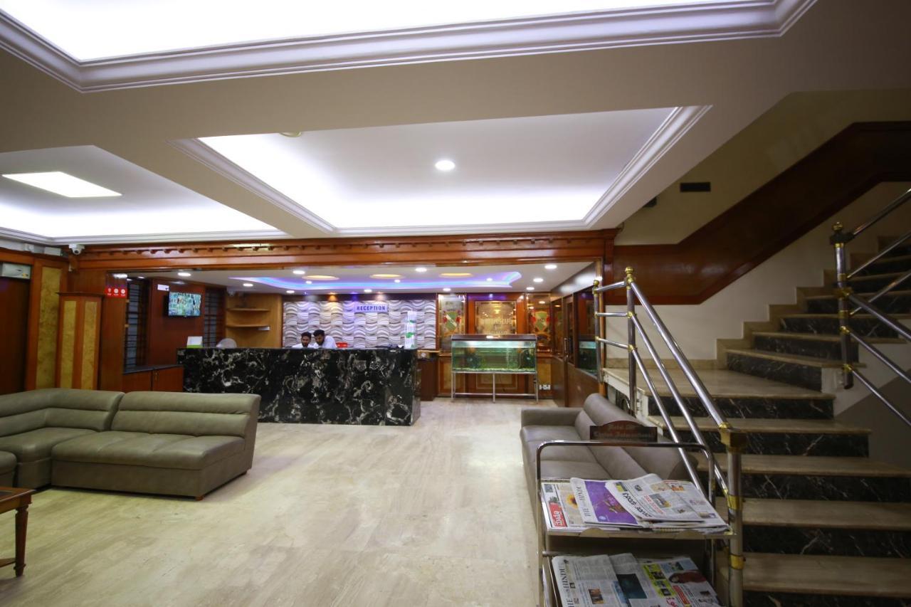 OYO 592 Hotel Chetan International Bangalore Esterno foto
